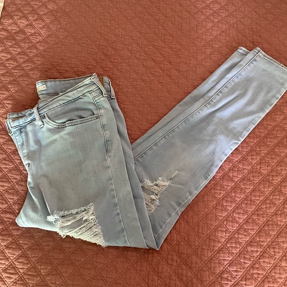 👖Levi’s 711 Skinny Stretchy JeansHoles, Distressed LightWash Leggings Size 30 - Picture 4 of 12